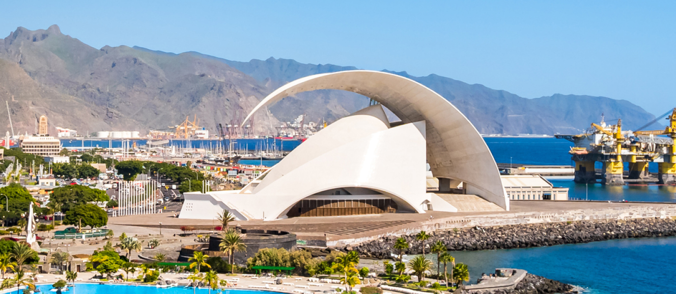Luftaufnahme des Auditorio de Tenerife Adán Martín am Meer